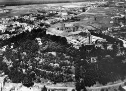 Luftaufnahme des Michaelsberges in Siegburg um 1920 Luftaufnahme des Michaelsberges in Siegburg um 1920