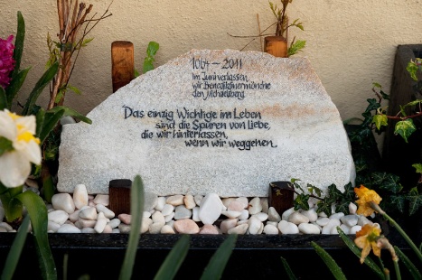  Gedenkstein zum Abschied der Benediktiner 2011