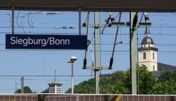 Ehemalige Abtei Michaelsberg gesehen vom ICE-Bahnhof Siegburg Ehemalige Abtei Michaelsberg gesehen vom ICE-Bahnhof Siegburg