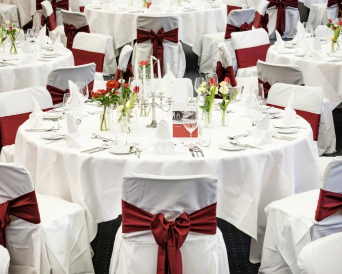 3_Koenigs_Saal_eingedeckter_Tisch